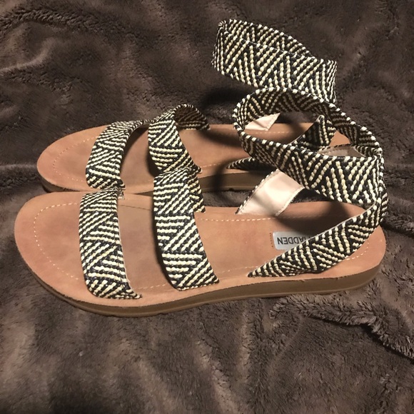 STEVE MADDEN SANDALS SLIGHTLY USED SIZE 8.5 - Picture 4 of 8